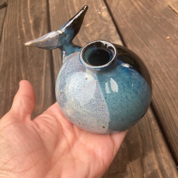 Pottery of Blue/Gray Whale + Fluke Bud Vase. NWOT - Picture 5 of 5